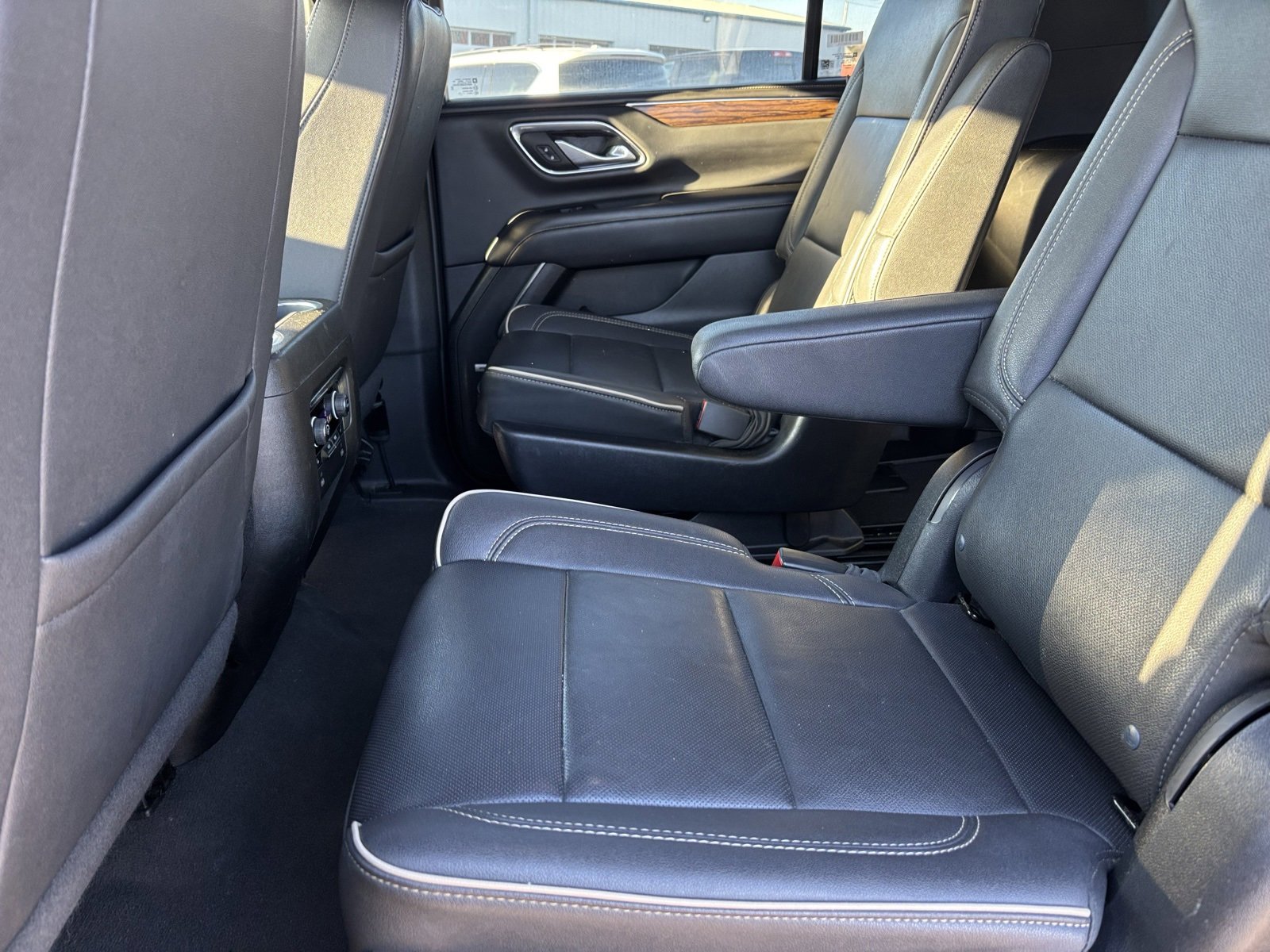 Used 2023 Chevrolet Suburban Premier image 11