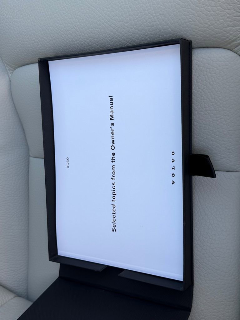 Used 2024 Volvo XC60 B5 Plus w/ Climate Package AWD/4WD image 19