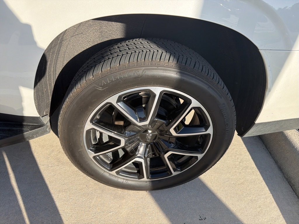 Used 2025 Chevrolet Suburban RST w/ Comfort Package image 8