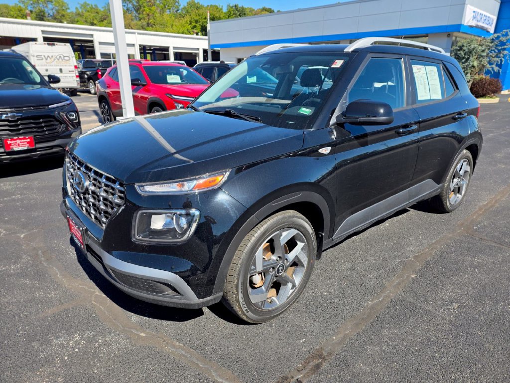 Used 2023 Hyundai Venue SEL FWD image 4