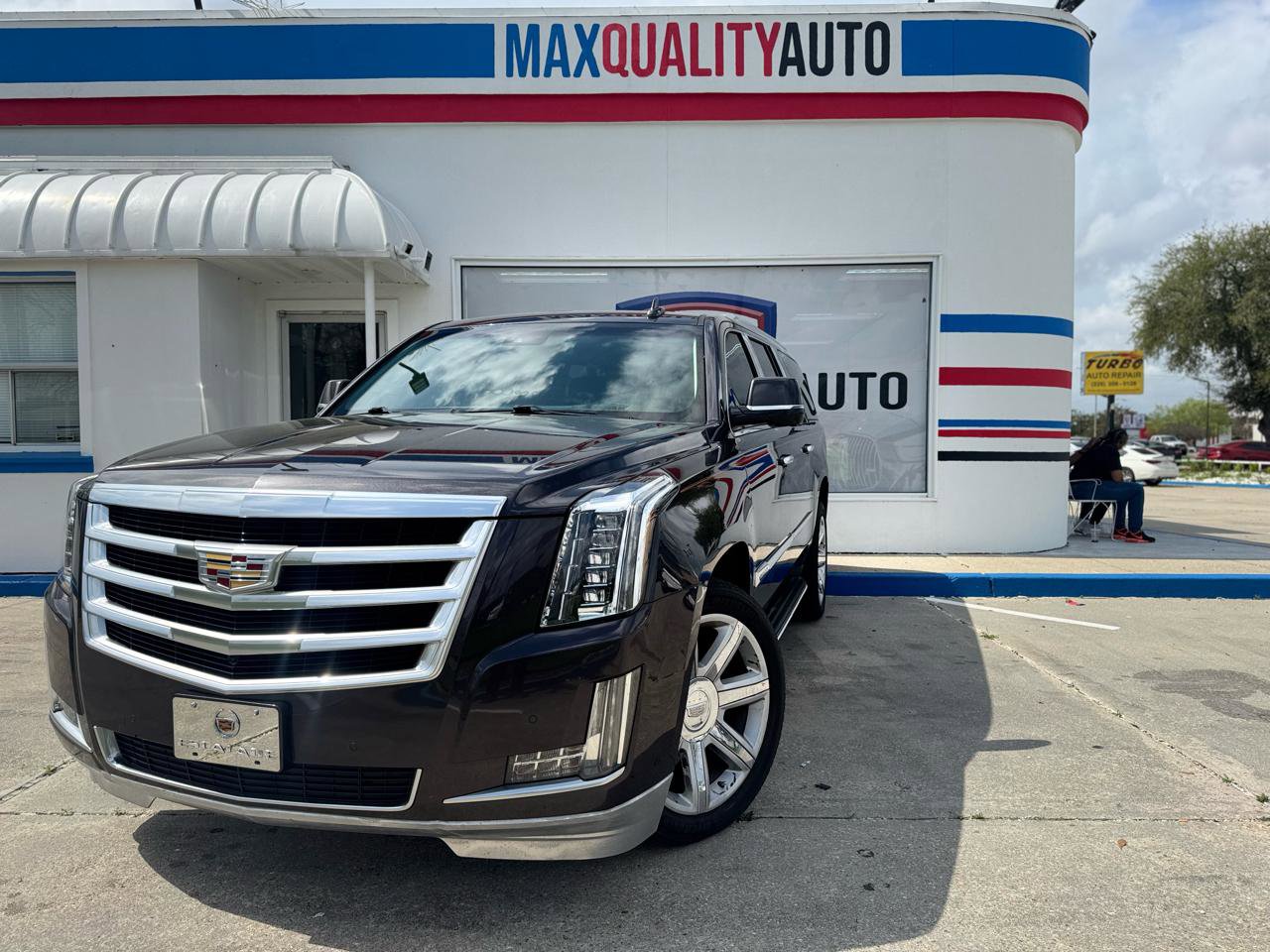 Used 2016 Cadillac Escalade ESV Luxury AWD/4WD image 2
