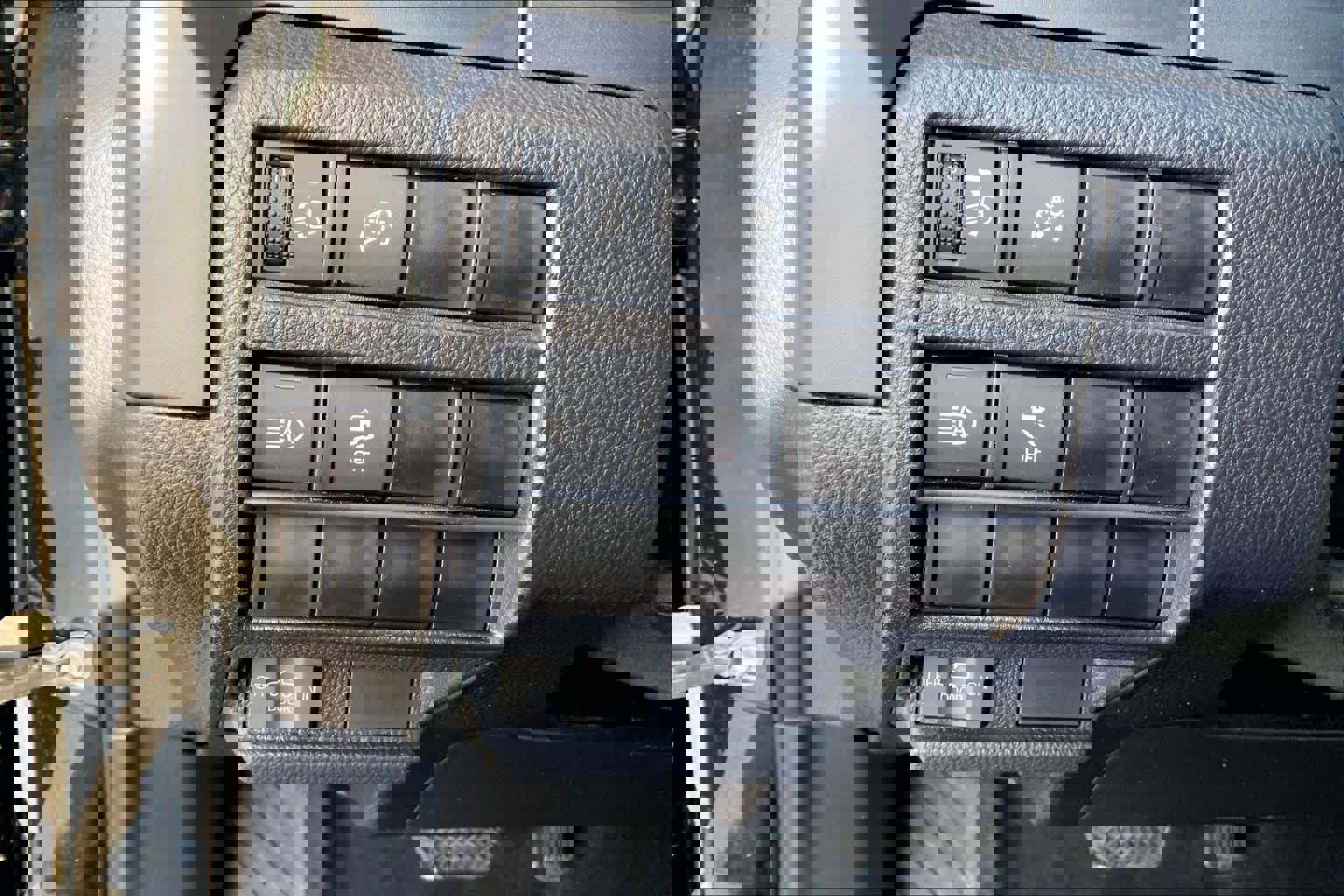 Used 2025 Toyota Tacoma SR image 31