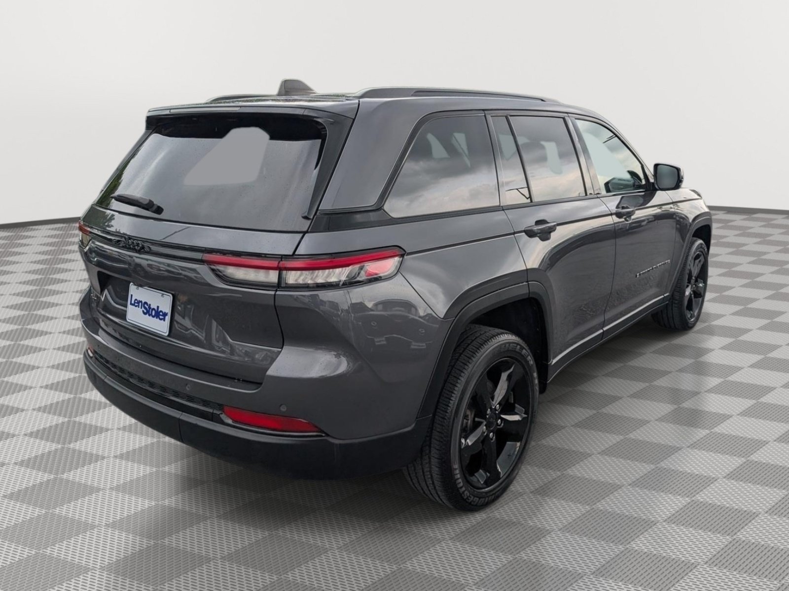 Used 2023 Jeep Grand Cherokee Altitude AWD/4WD image 5