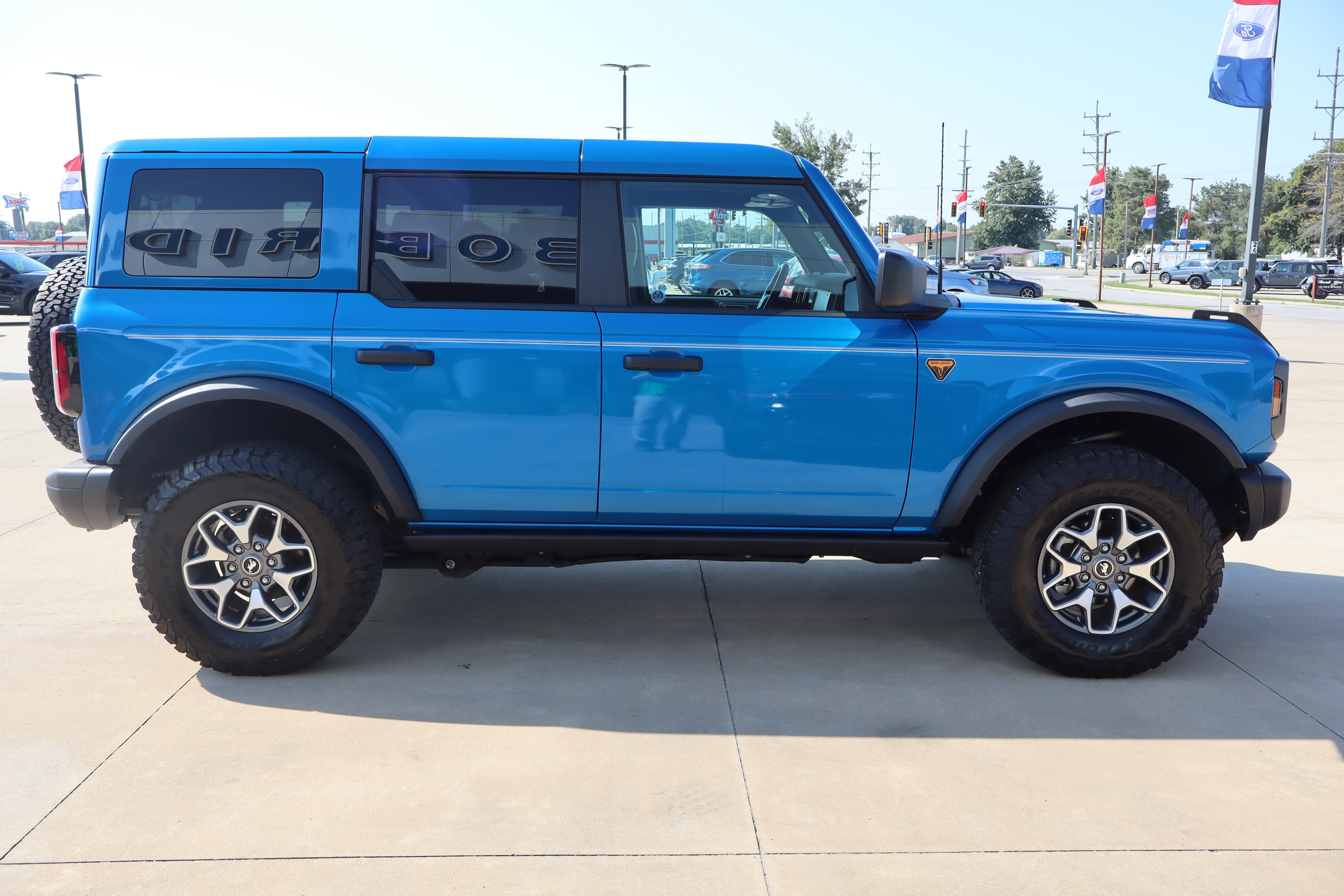 Used 2025 Ford Bronco Badlands AWD/4WD image 4