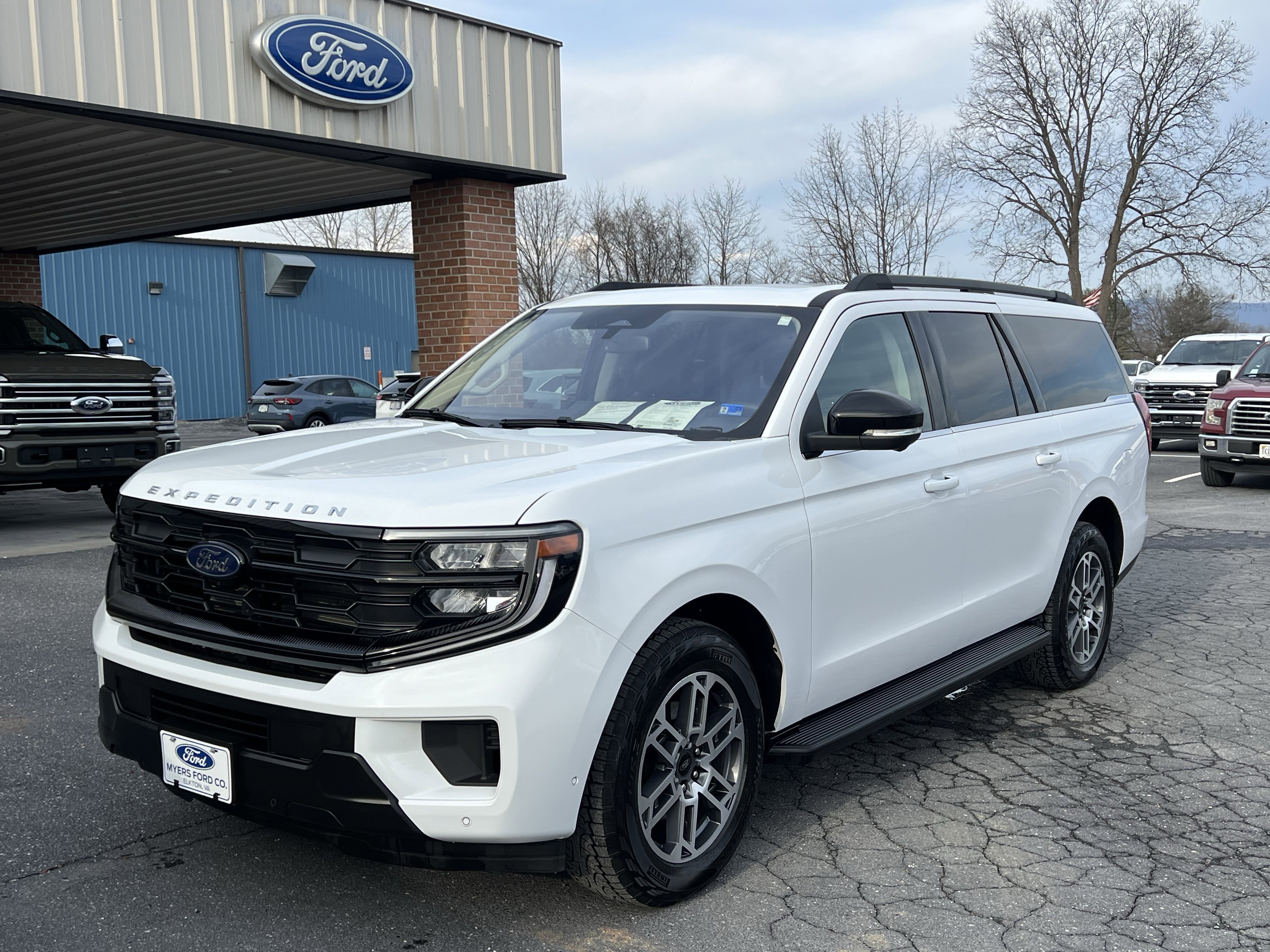 Used 2025 Ford Expedition Max Active AWD/4WD image 3