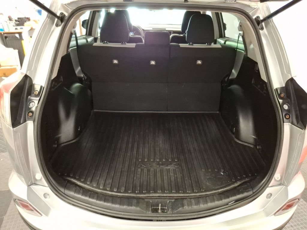Used 2018 Toyota RAV4 XLE w/ Plus Extra Value Package AWD/4WD image 11
