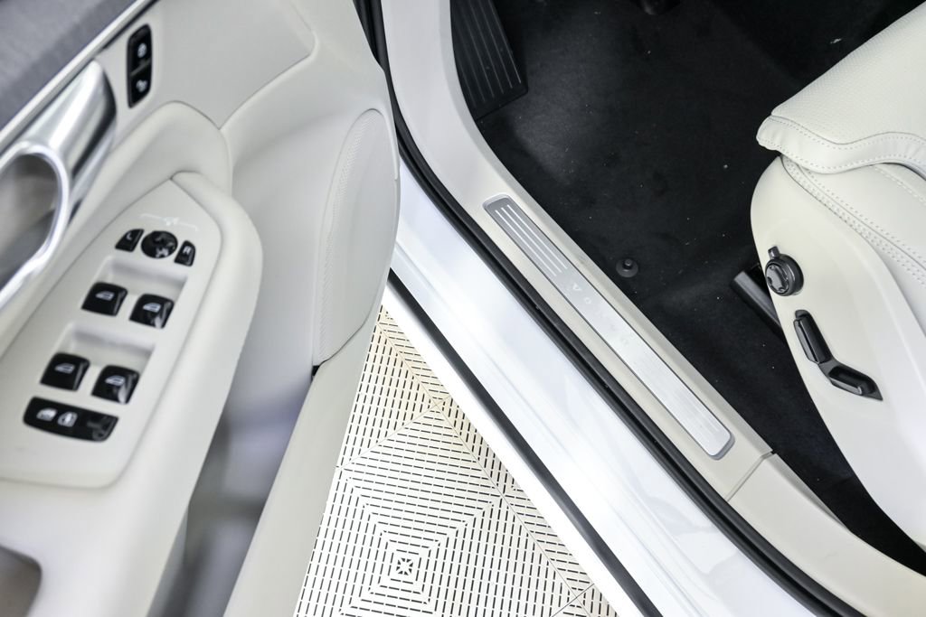 New 2026 Volvo XC90 T8 Ultra w/ Protection Package Premier image 8