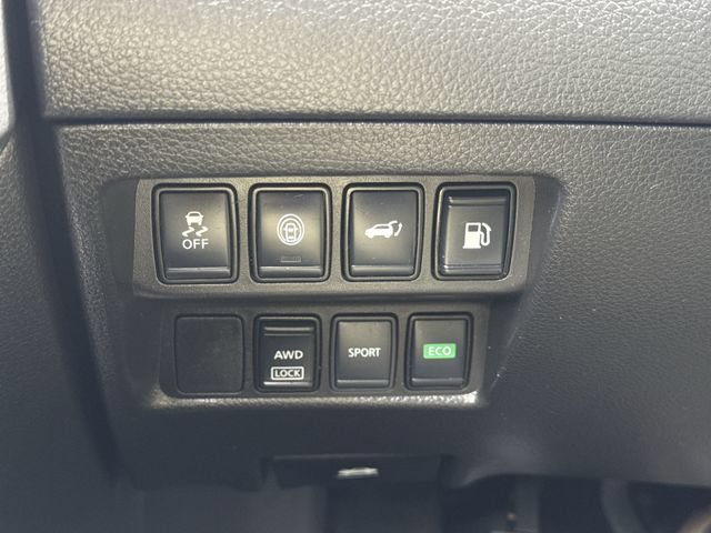 Used 2020 Nissan Rogue SV AWD/4WD image 17