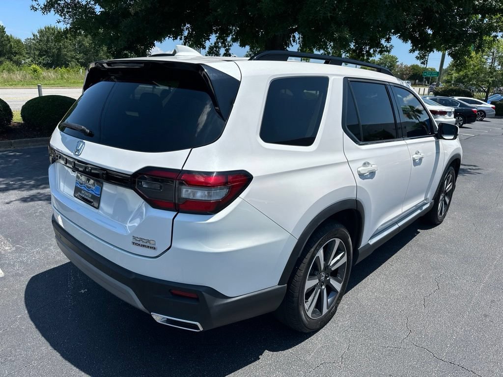 Certified 2025 Honda Pilot Touring image 3