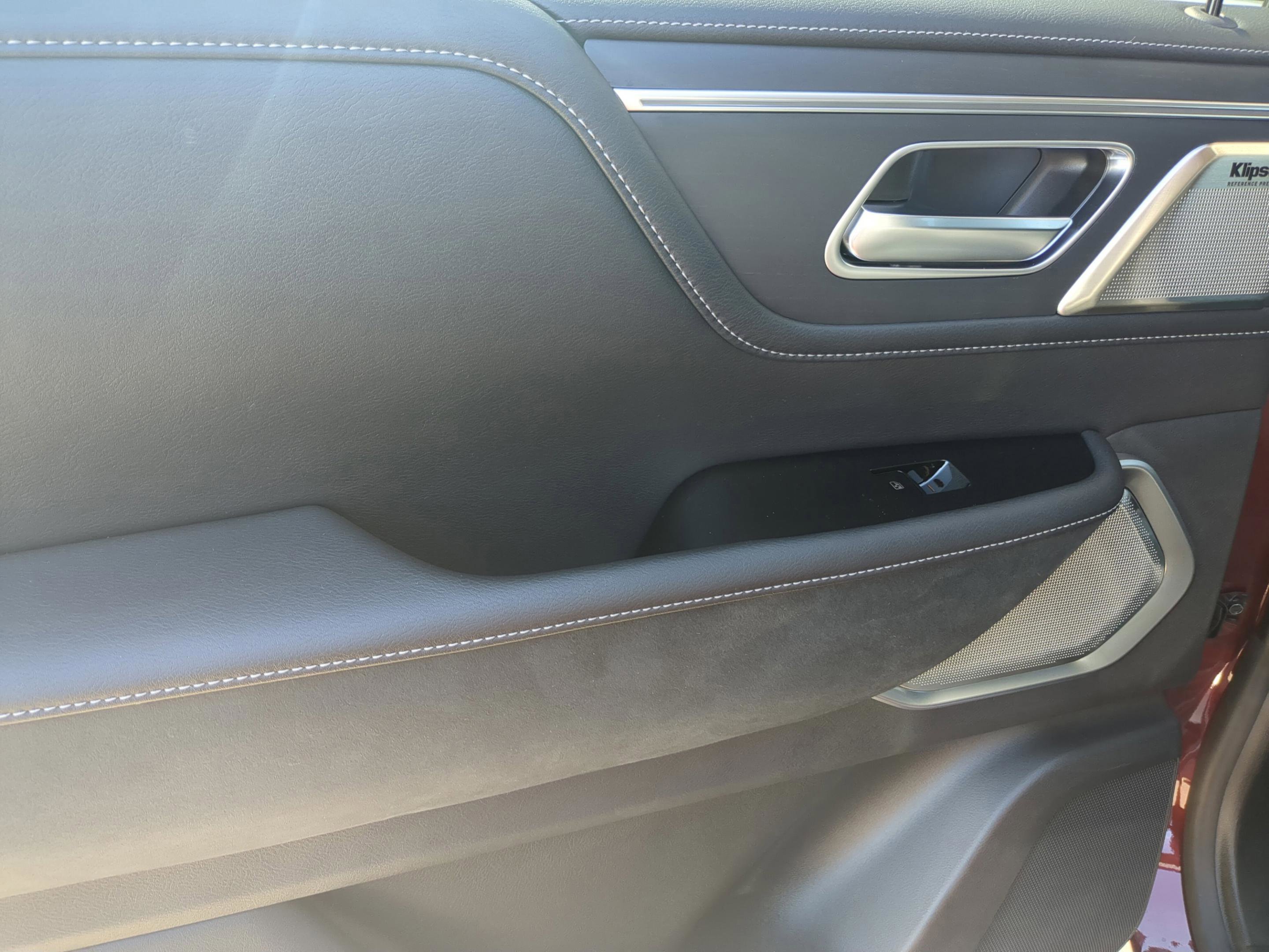 Used 2025 INFINITI QX80 Sensory image 9