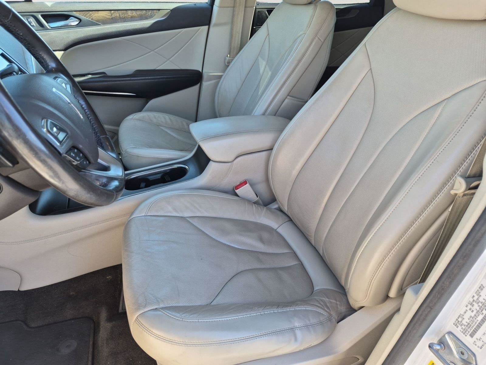 Used 2017 Lincoln MKC Reserve FWD image 33