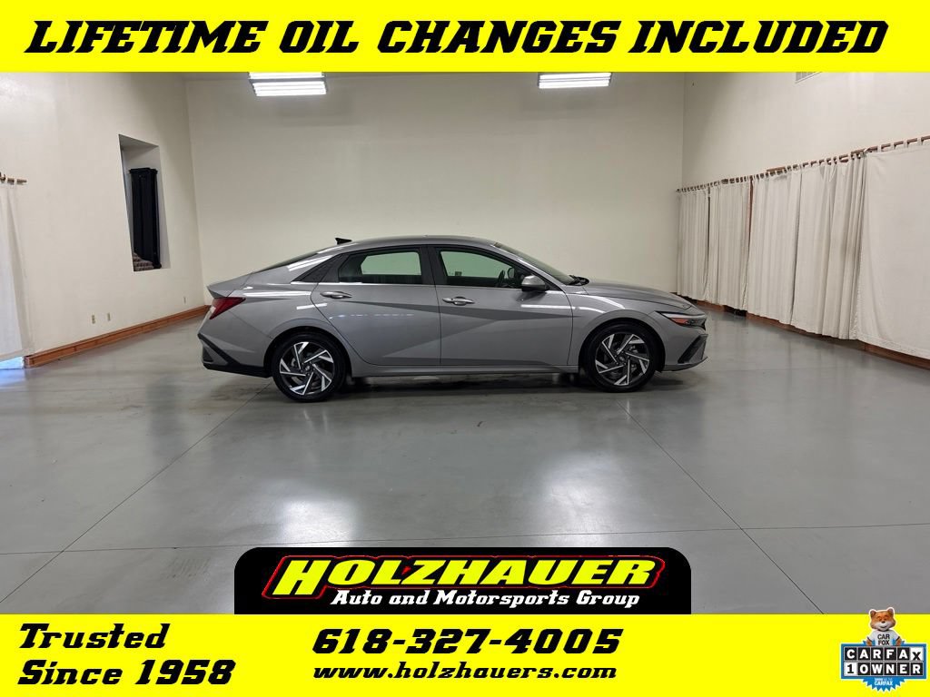 Used 2025 Hyundai Elantra SEL FWD image 1