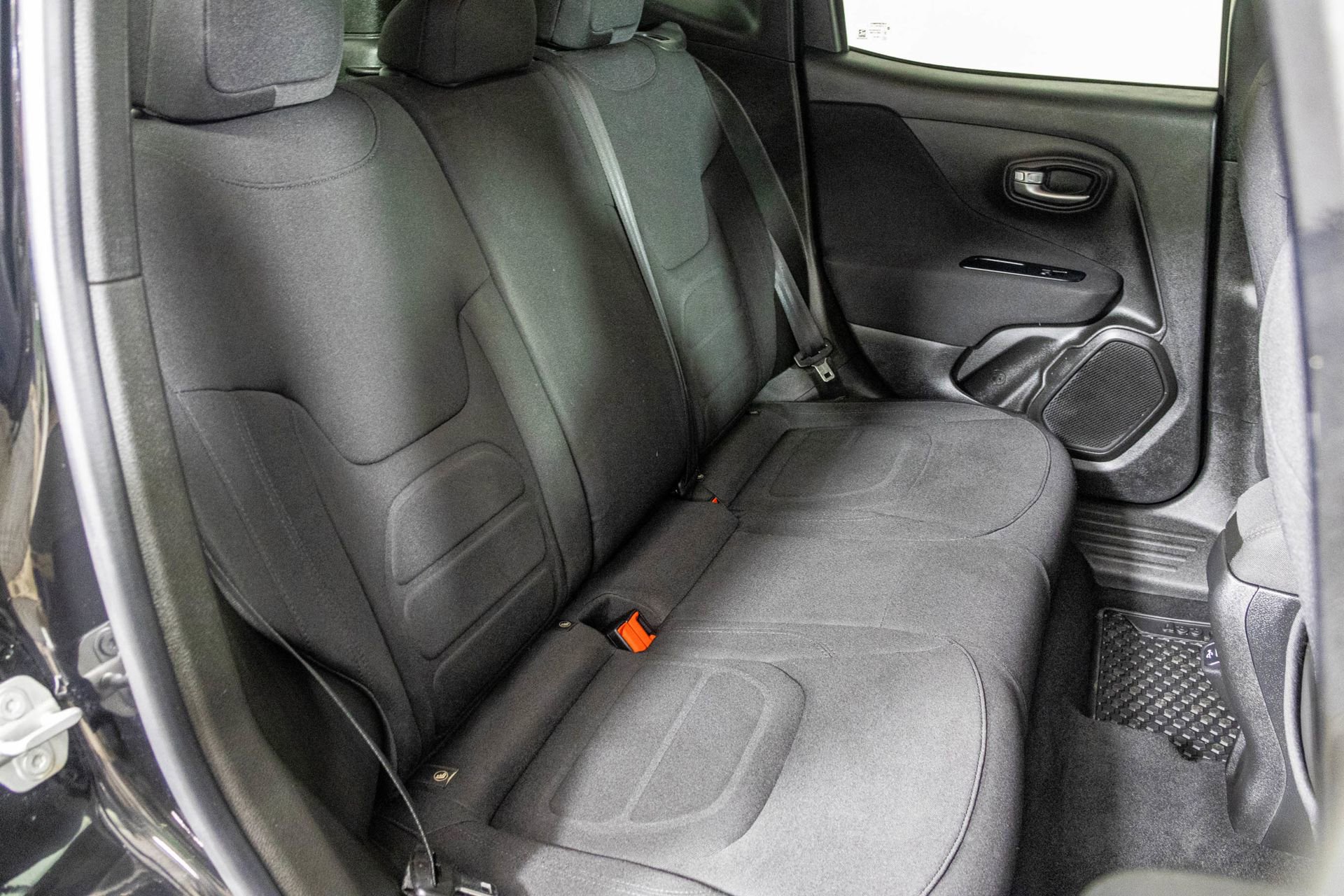 Used 2019 Jeep Renegade Latitude w/ Cold Weather Group image 42