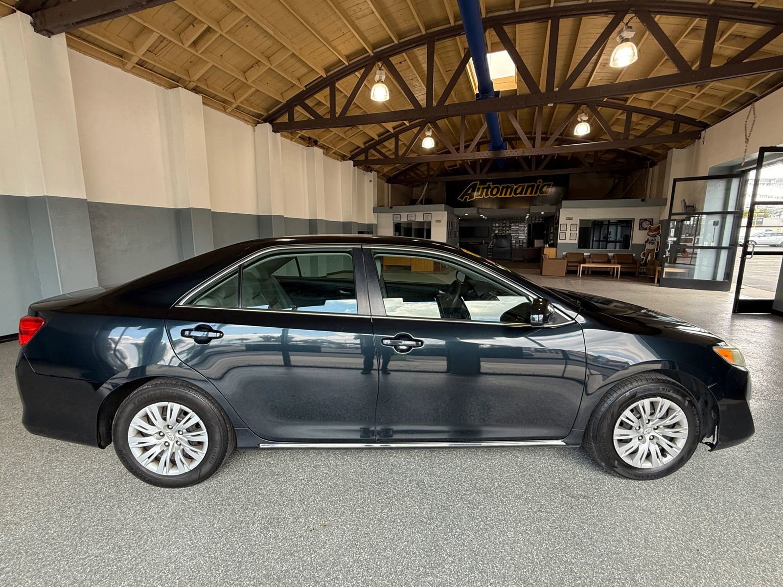 Used 2012 Toyota Camry LE image 8