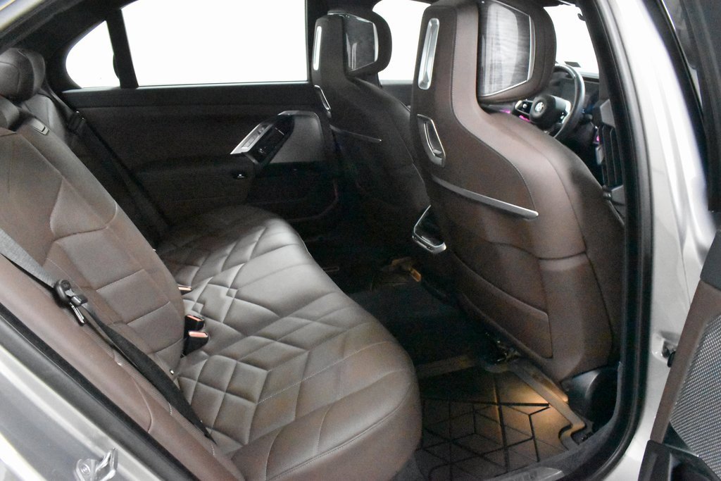 Used 2024 BMW 760i xDrive w/ Executive Package image 13