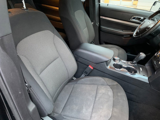 Used 2018 Ford Explorer XLT image 12