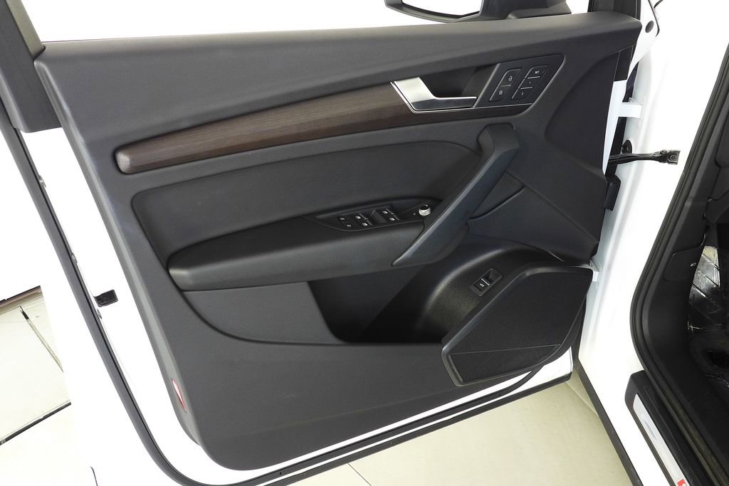 Used 2023 Audi Q5 2.0T Premium w/ Convenience Package image 11