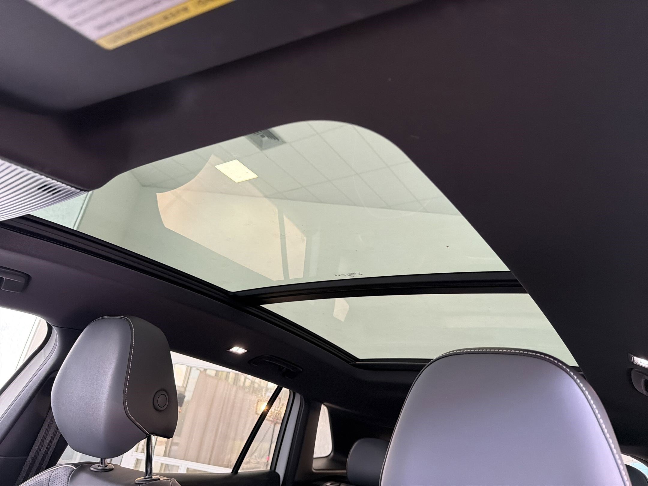 Used 2025 Volkswagen Tiguan SEL R-Line image 16