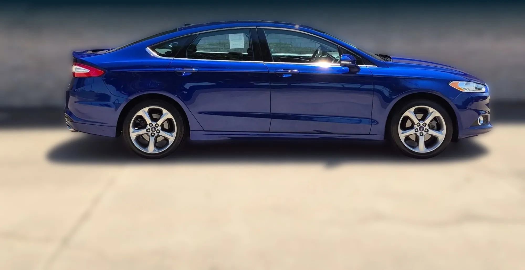 Used 2013 Ford Fusion SE FWD image 2