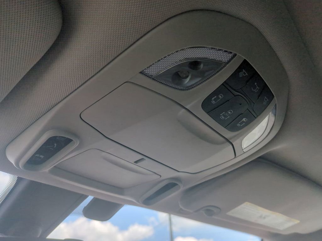 Used 2017 Chrysler Pacifica Limited FWD image 25