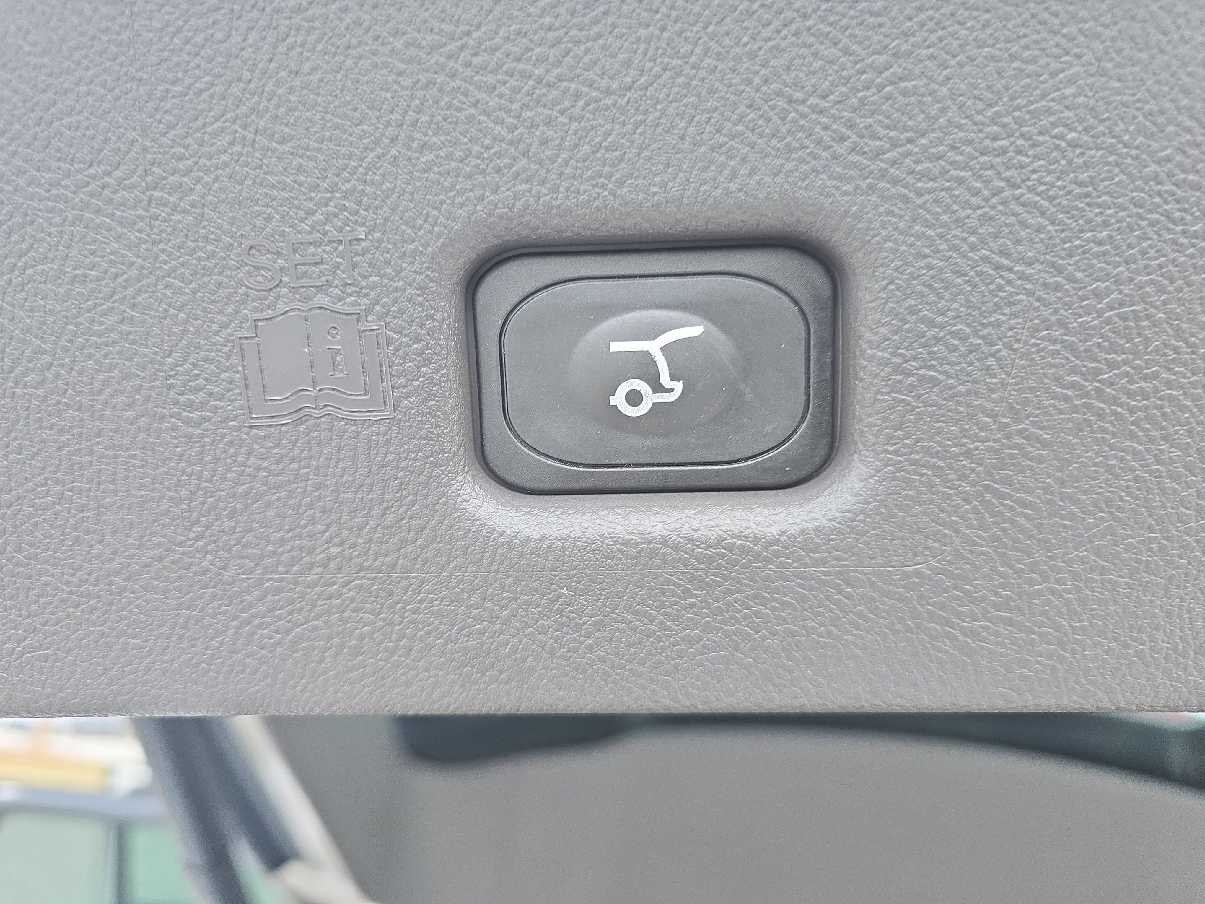 Used 2016 Lincoln MKX Reserve w/ Driver Assistance Package image 13