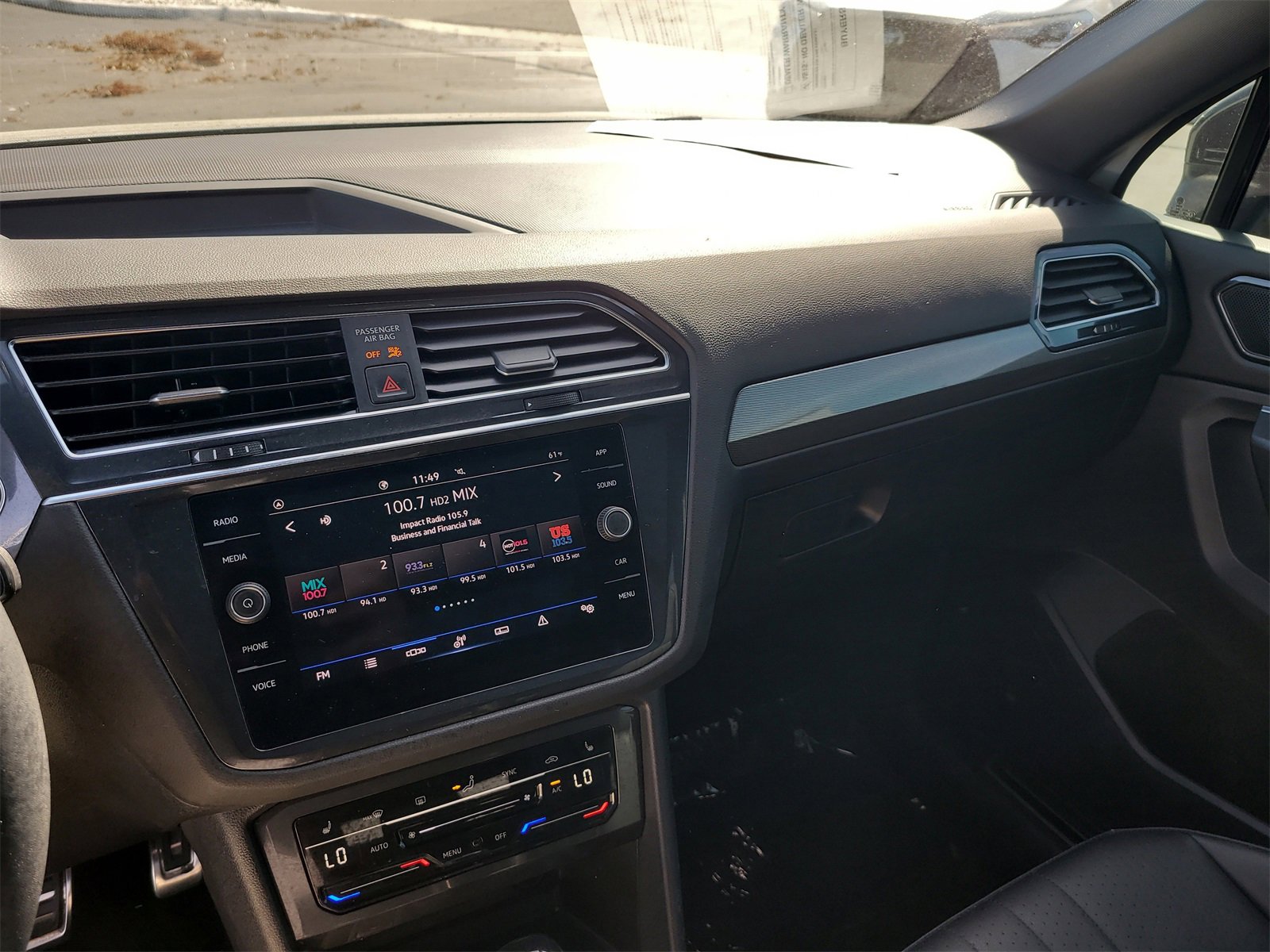 Used 2023 Volkswagen Tiguan SE R-Line image 23