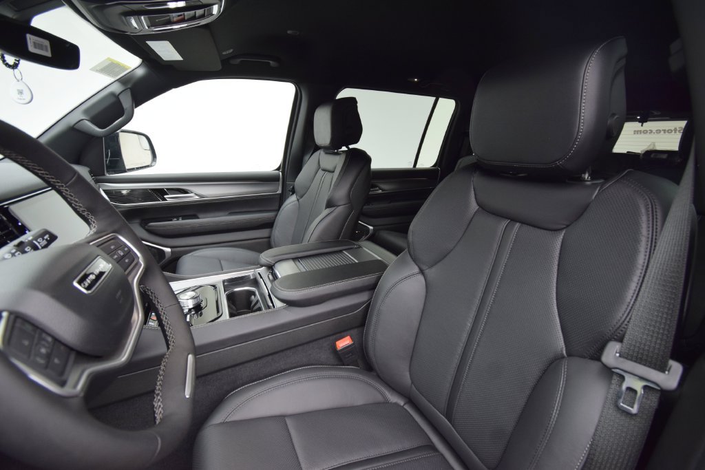 New 2026 Jeep Grand Wagoneer Limited AWD/4WD image 32
