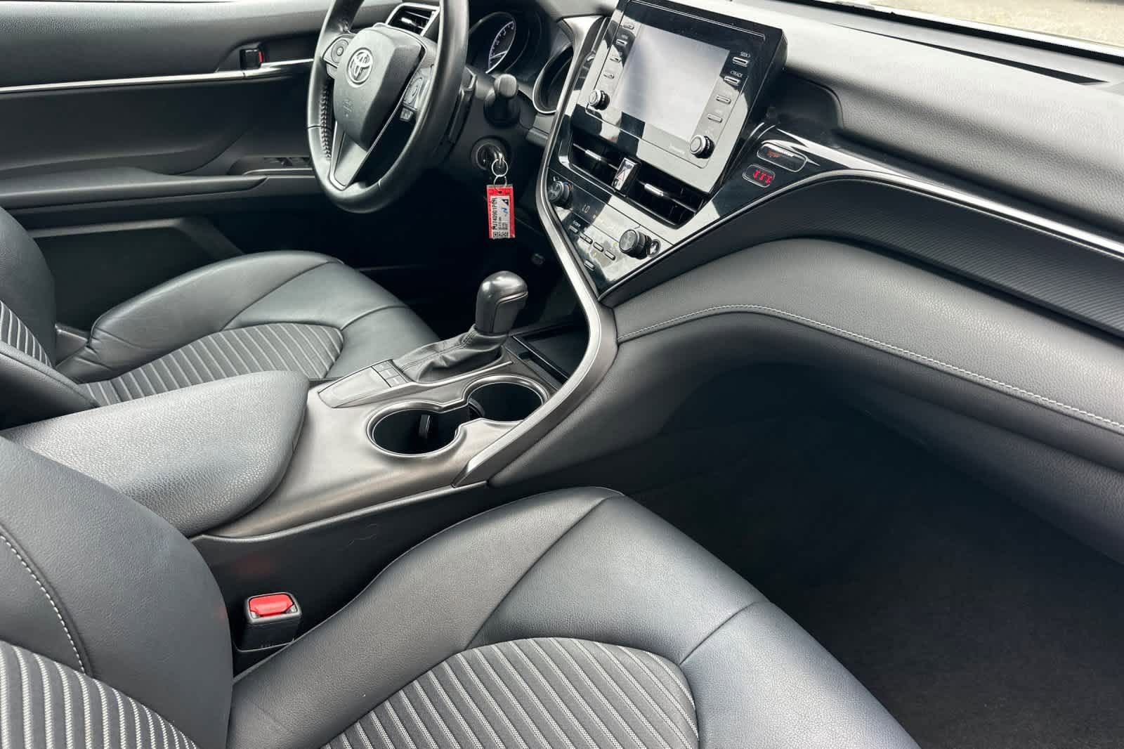 Used 2023 Toyota Camry SE image 16