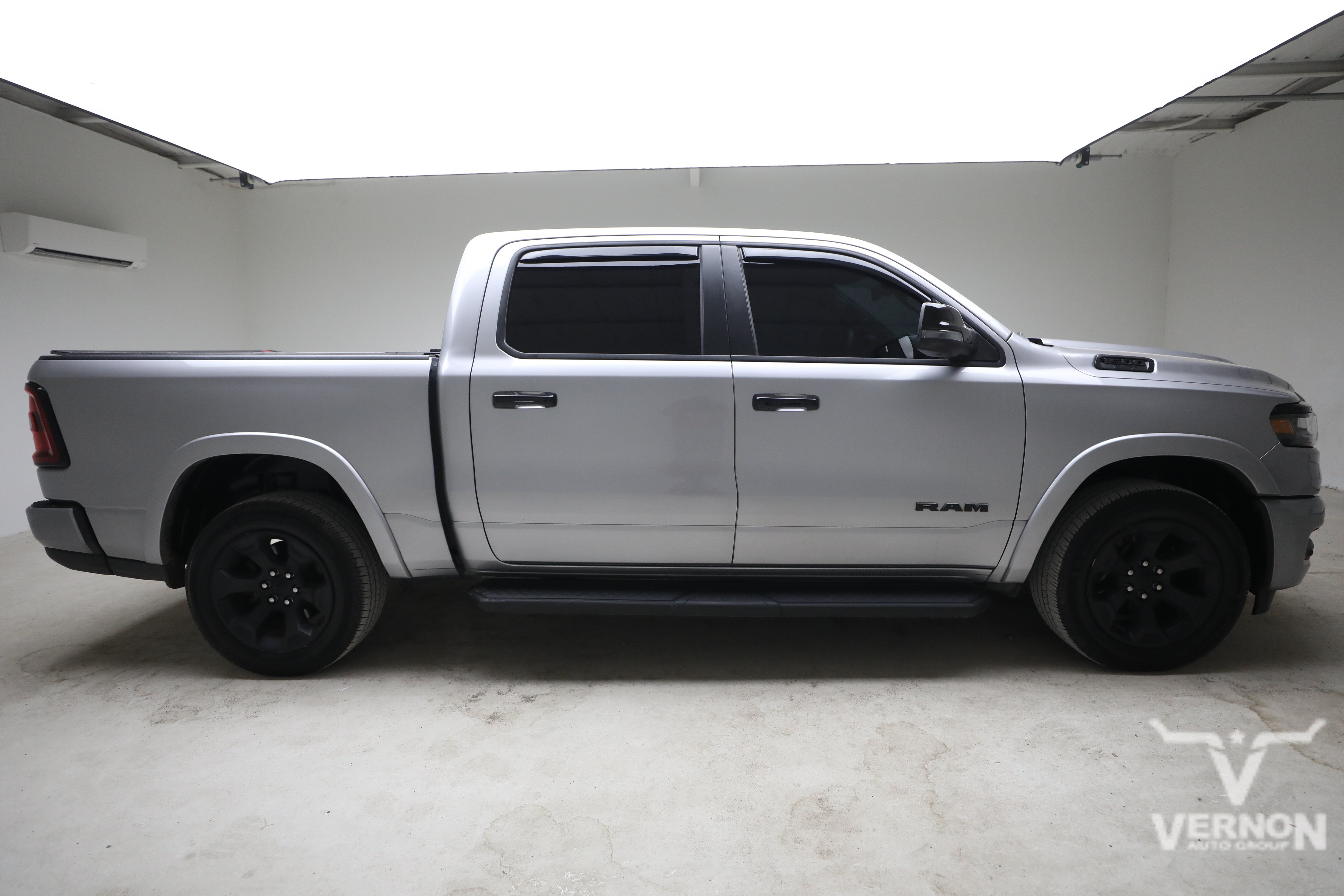 Used 2025 RAM 1500 Big Horn AWD/4WD image 6