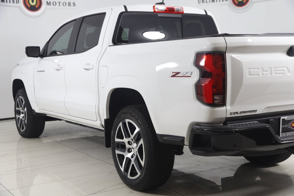 Used 2024 Chevrolet Colorado Z71 w/ Z71 Convenience Package 2 AWD/4WD image 23