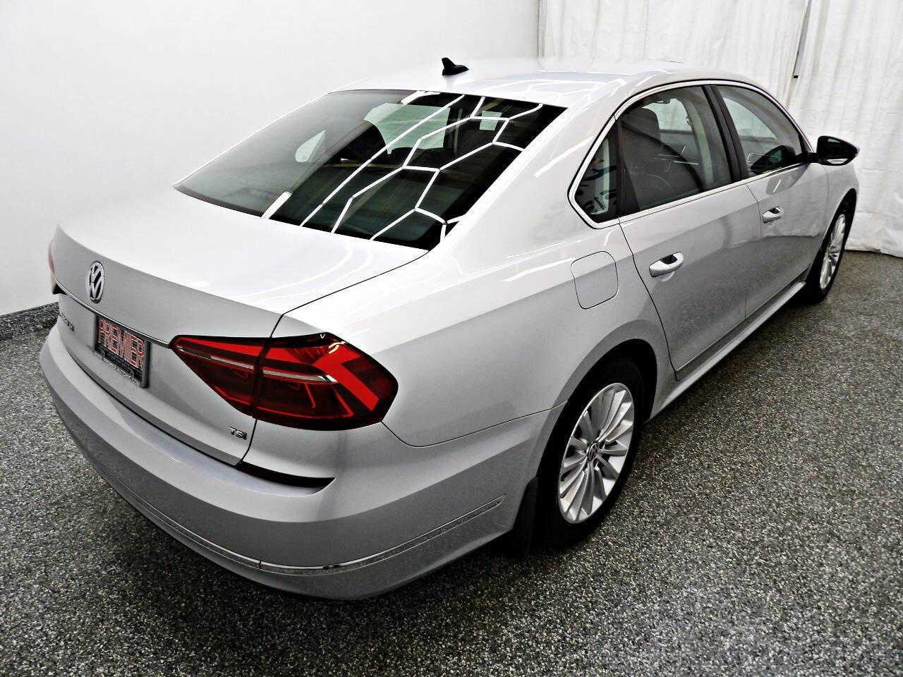 Used 2017 Volkswagen Passat 1.8T SE image 6