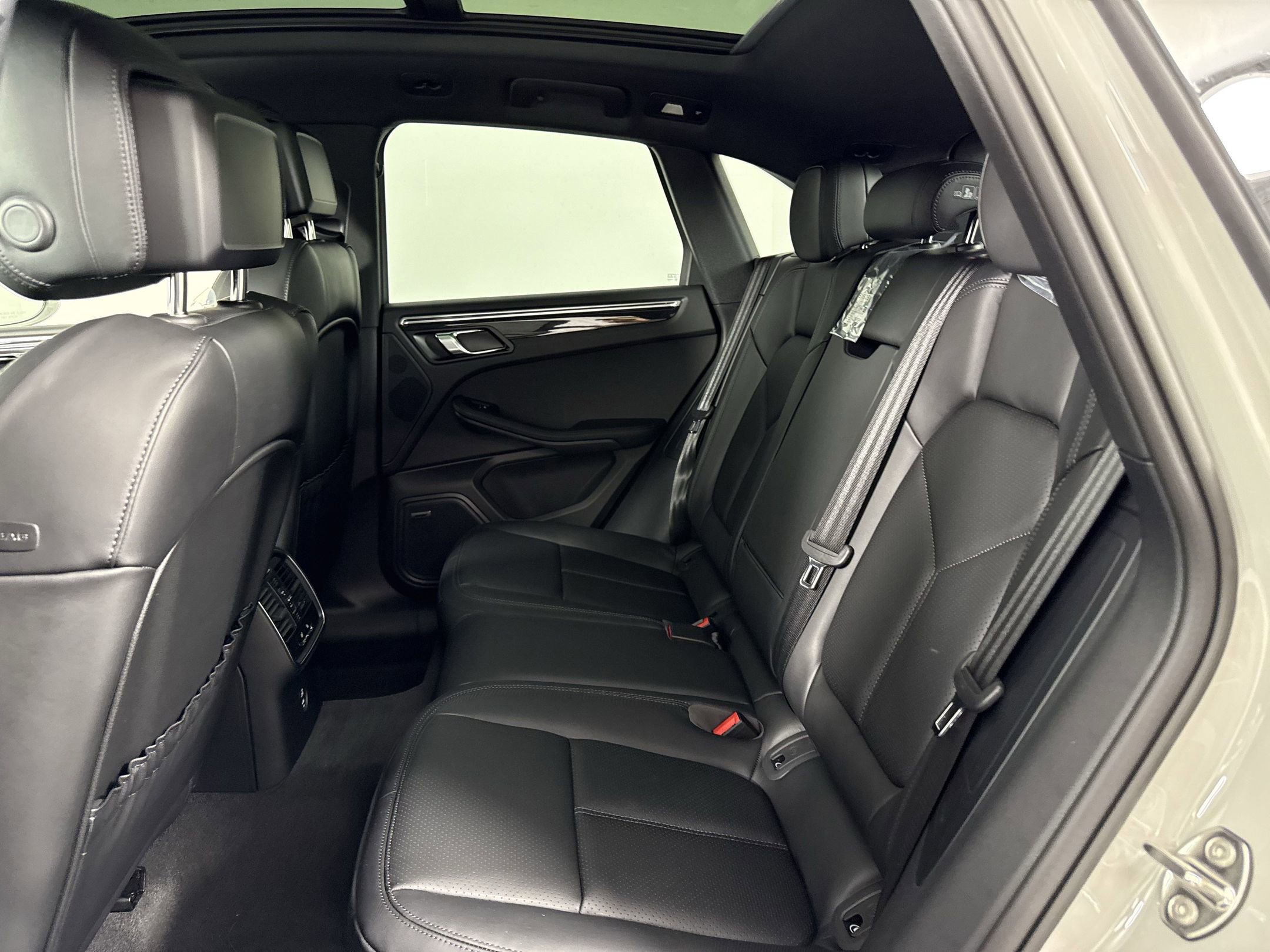 New 2025 Porsche Macan image 15