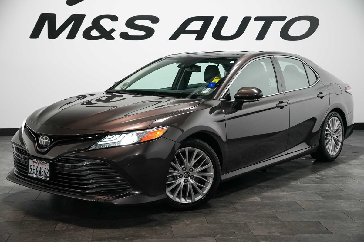 Used 2019 Toyota Camry XLE FWD image 2