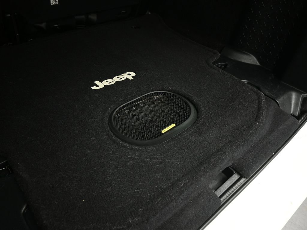 Used 2016 Jeep Wrangler Unlimited Sahara w/ Connectivity Group image 21