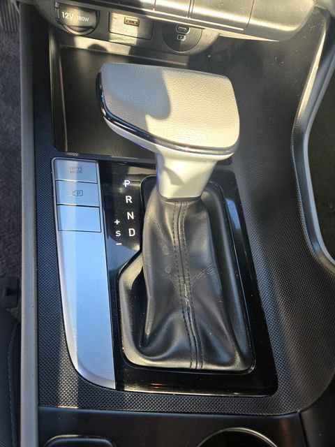 Used 2024 Hyundai Elantra SE image 16
