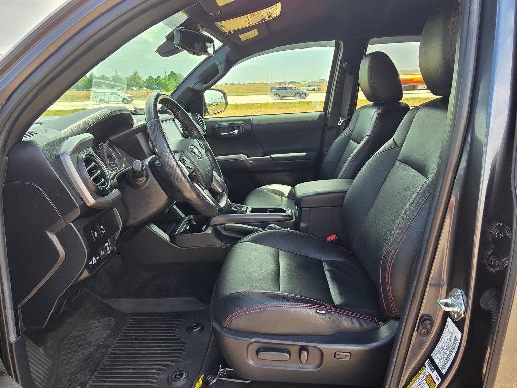 Used 2022 Toyota Tacoma TRD Sport w/ Technology Package RWD image 12