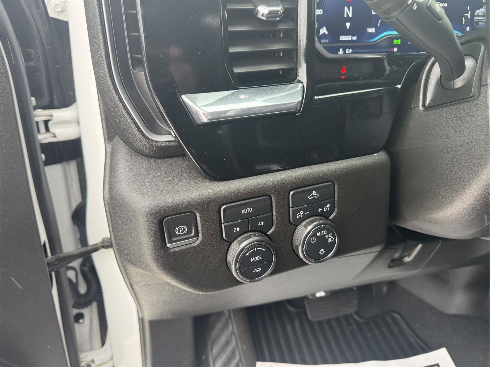 Used 2024 Chevrolet Silverado 1500 LT image 16