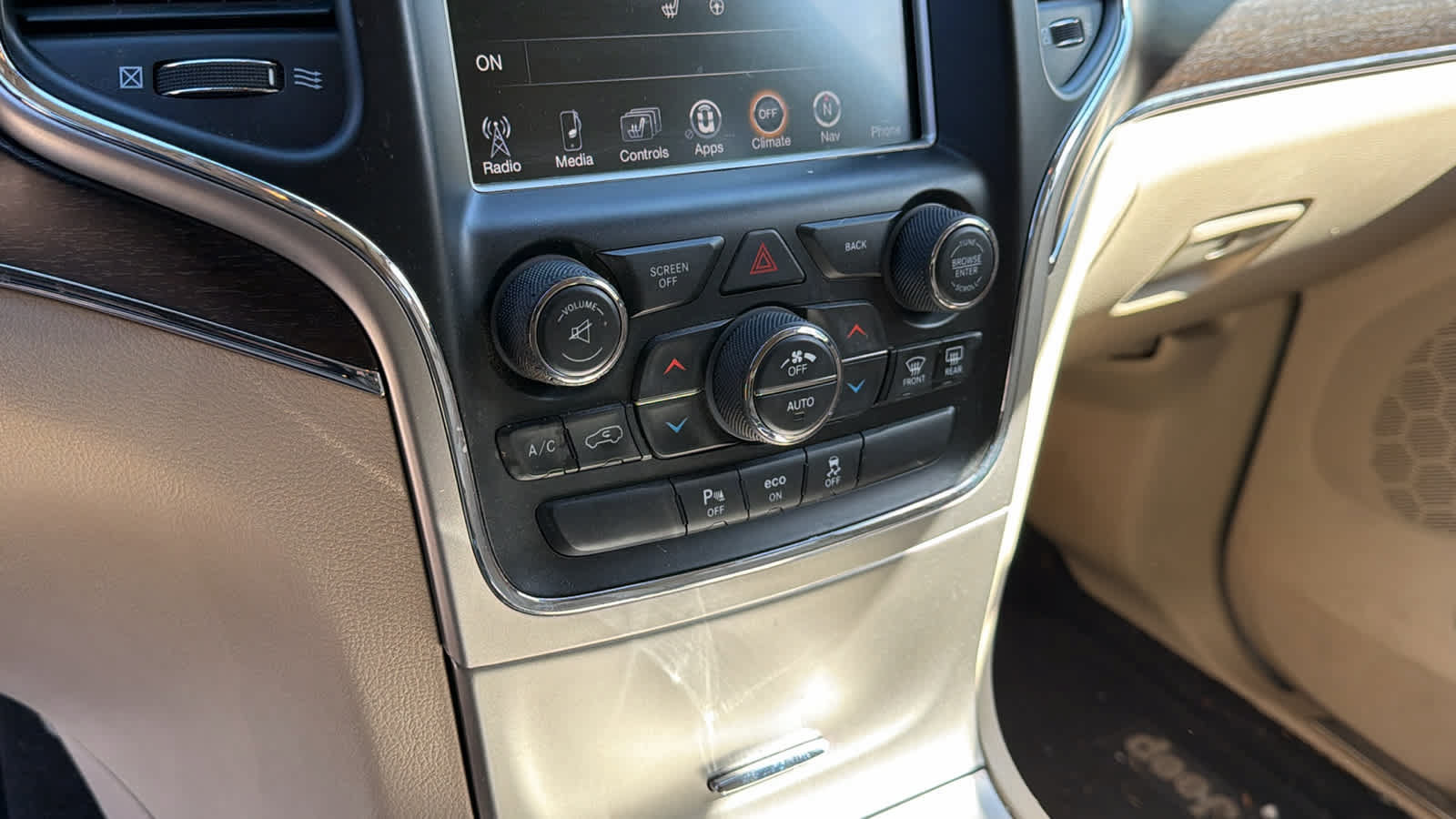 Used 2014 Jeep Grand Cherokee Limited w/ Trailer Tow Group IV AWD/4WD image 13