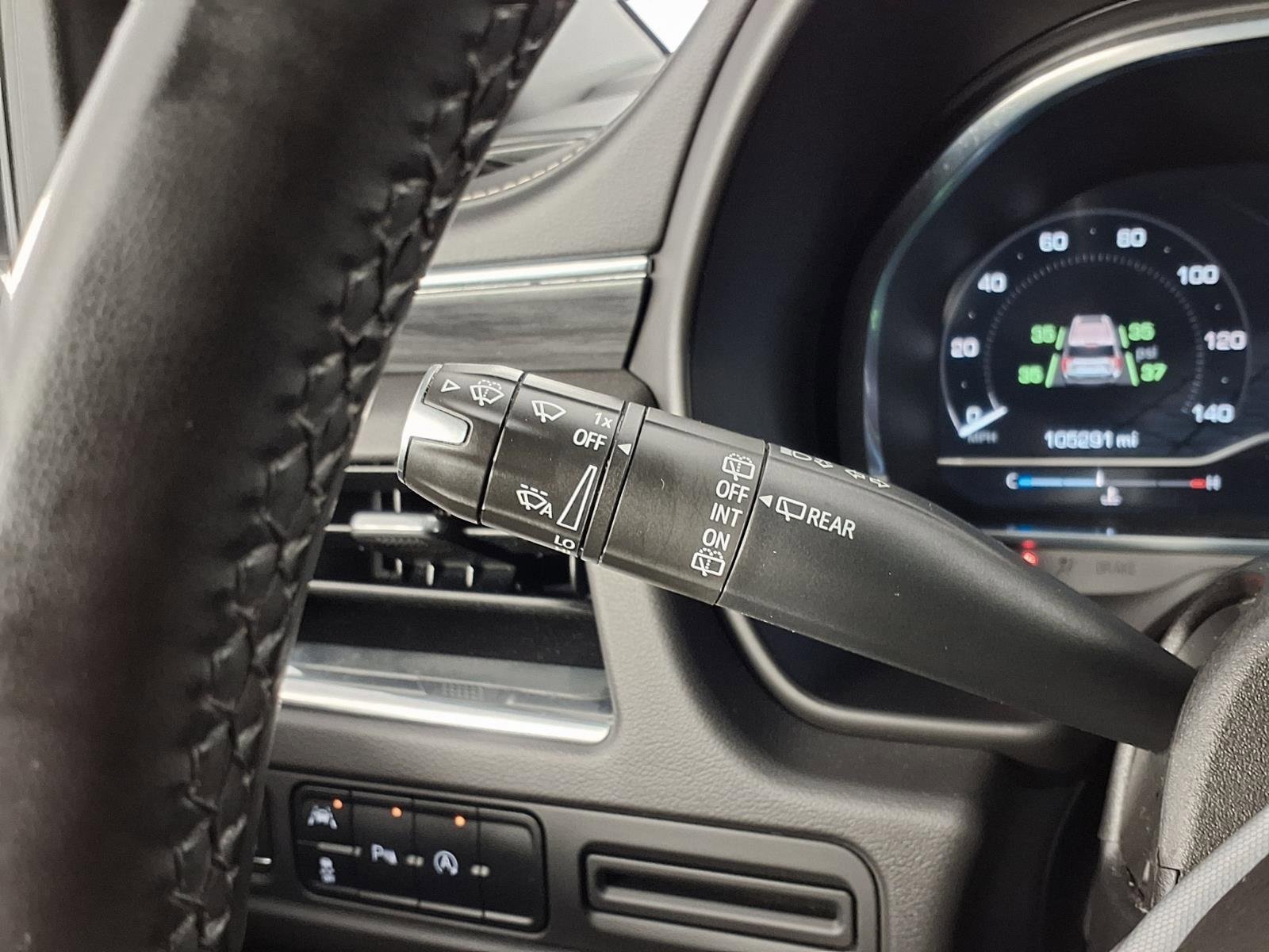 Used 2023 GMC Yukon XL SLT image 17