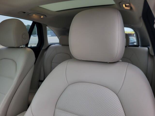 Used 2020 Mercedes-Benz GLC 300 4MATIC image 27