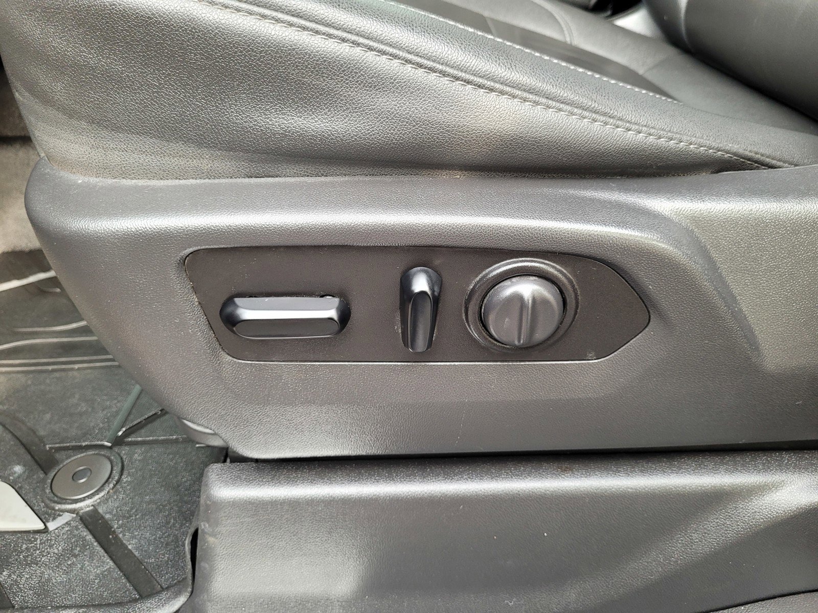 Used 2021 Chevrolet Silverado 2500 LT w/ Convenience Package image 11