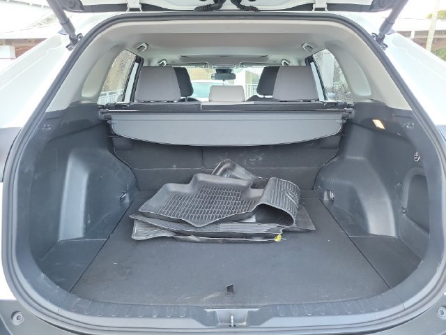Used 2025 Toyota RAV4 XLE AWD/4WD image 5