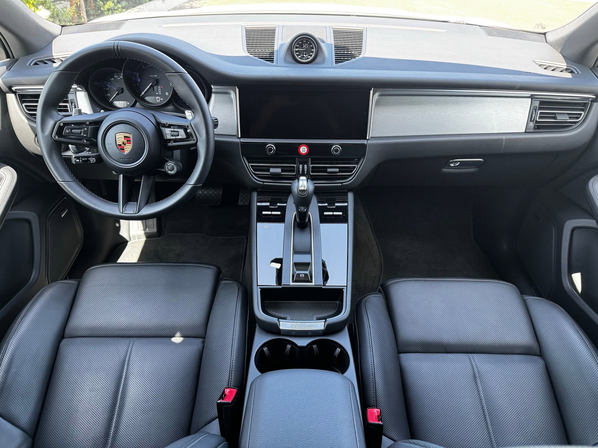 Used 2026 Porsche Macan AWD/4WD image 16