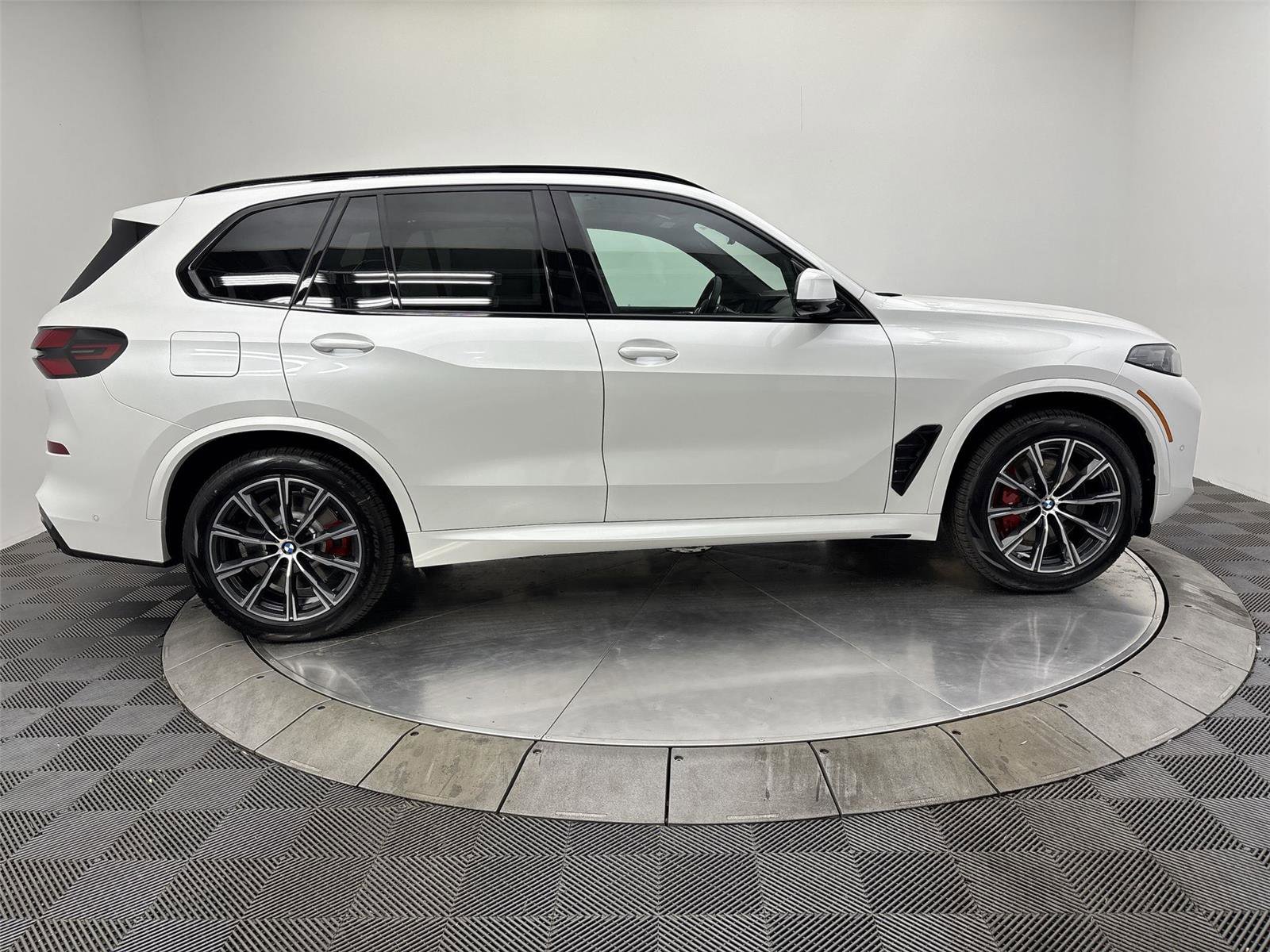 New 2026 BMW X5 xDrive50e w/ Executive Package image 17