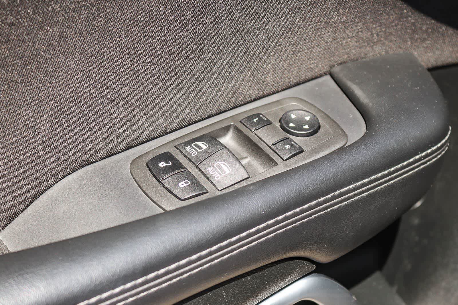 Used 2022 Dodge Challenger SXT RWD image 19