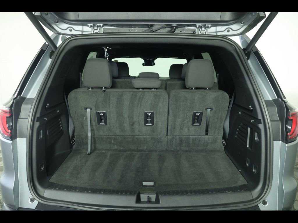Used 2025 GMC Acadia Elevation image 13