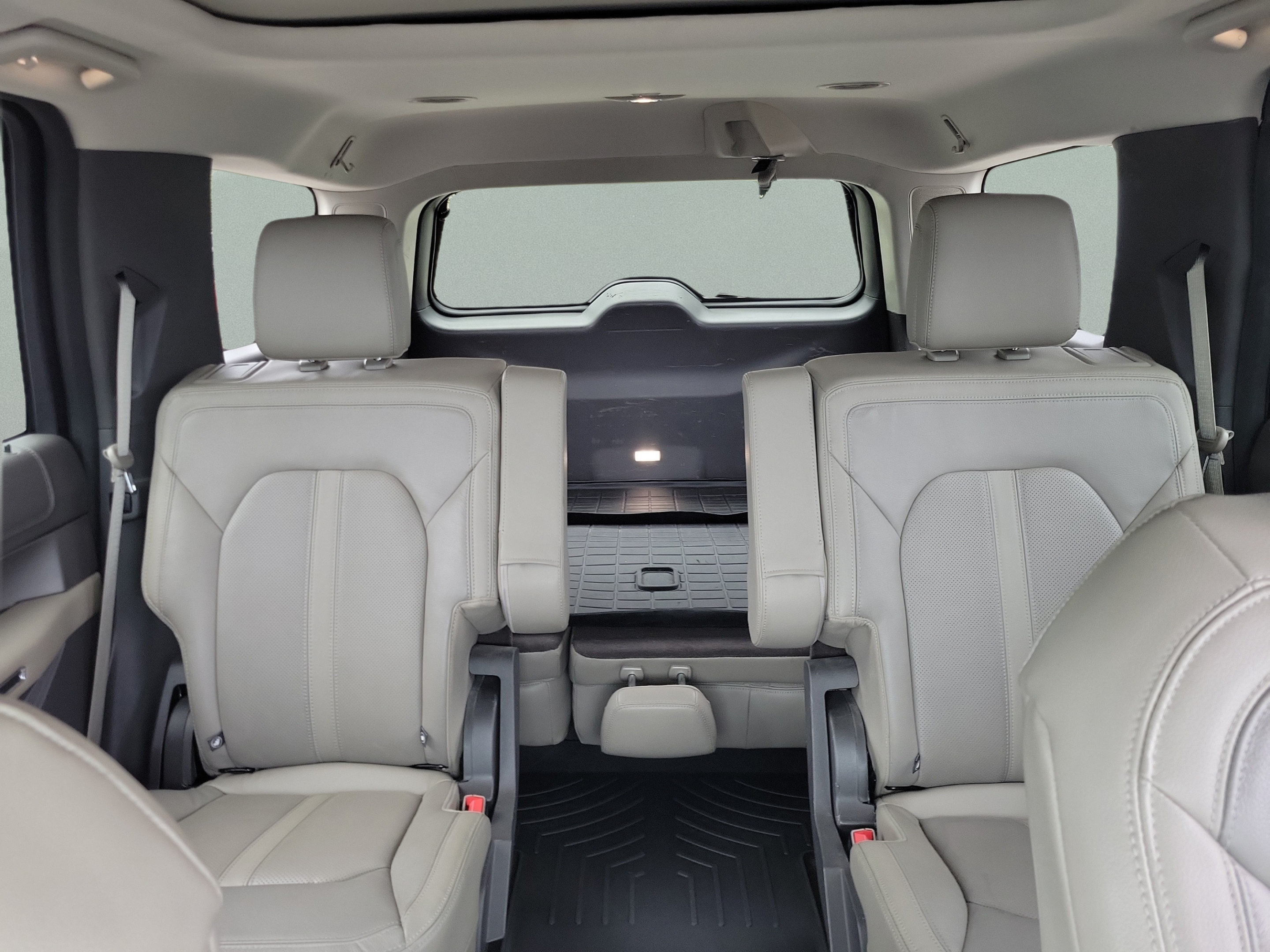 Used 2018 Ford Expedition Limited w/ Equipment Group 302A RWD image 9