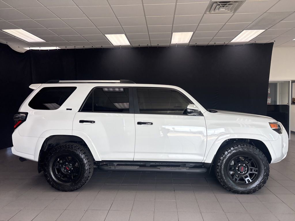 Used 2021 Toyota 4Runner SR5 Premium w/ Moonroof Package AWD/4WD image 3