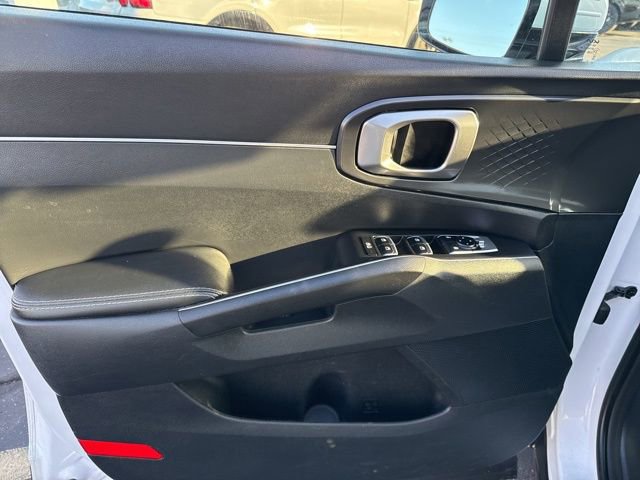 Used 2023 Kia Sorento LX image 19