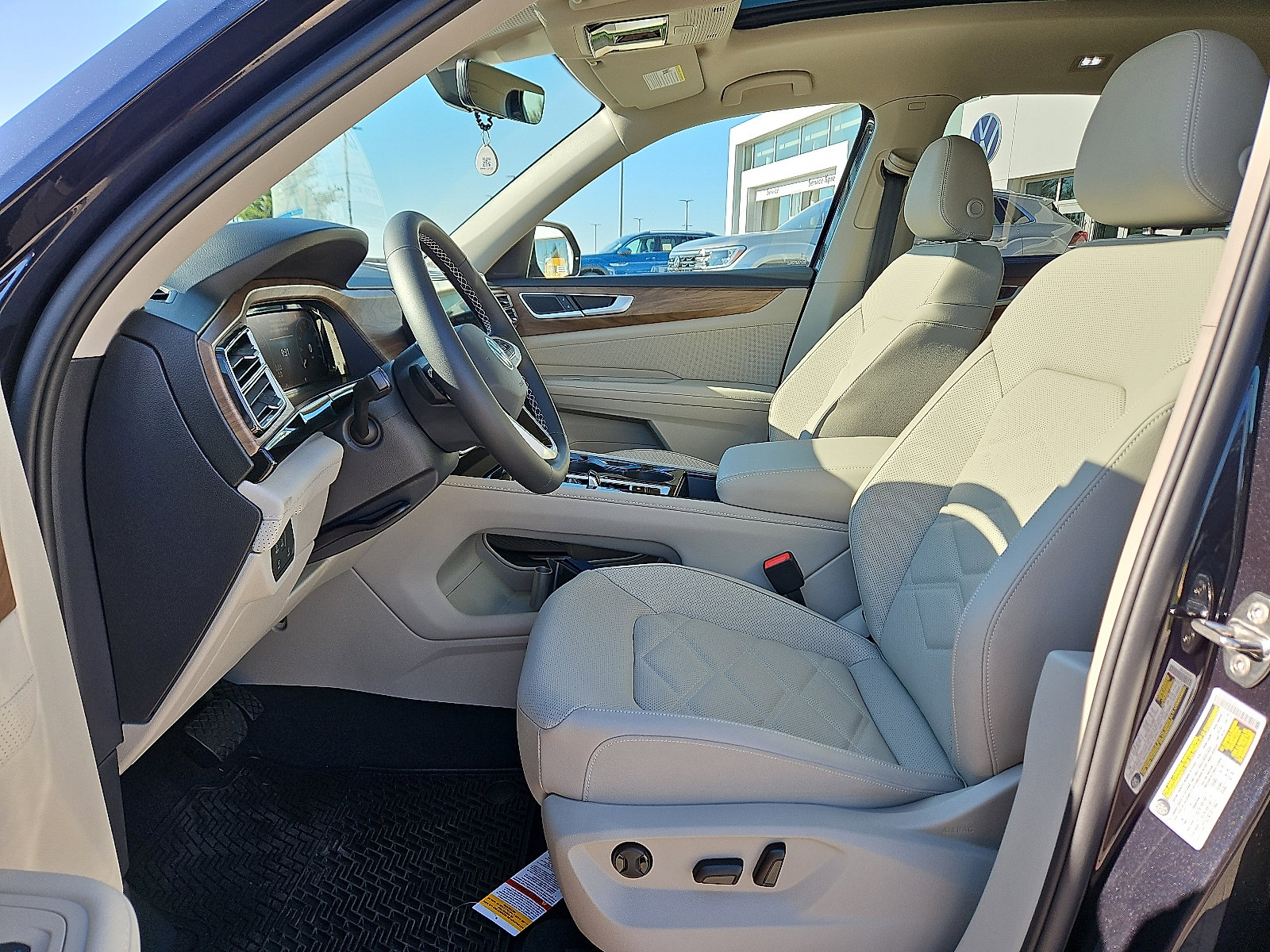 New 2026 Volkswagen Atlas SE image 11